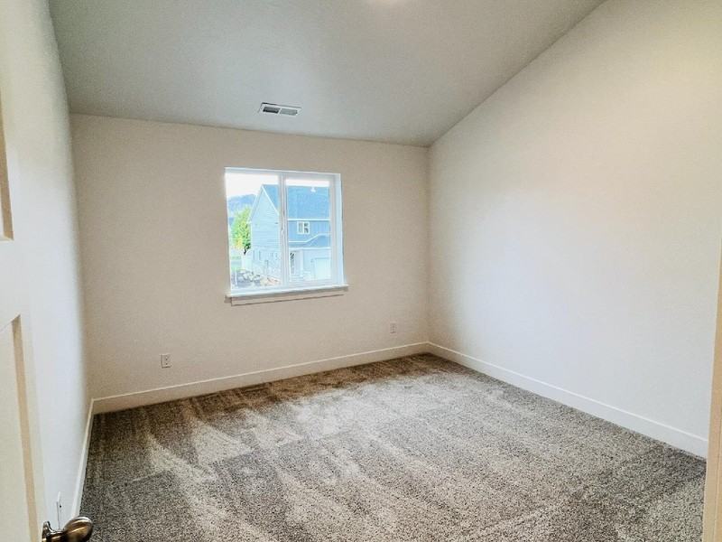 886 E St - Photo 6 of 12