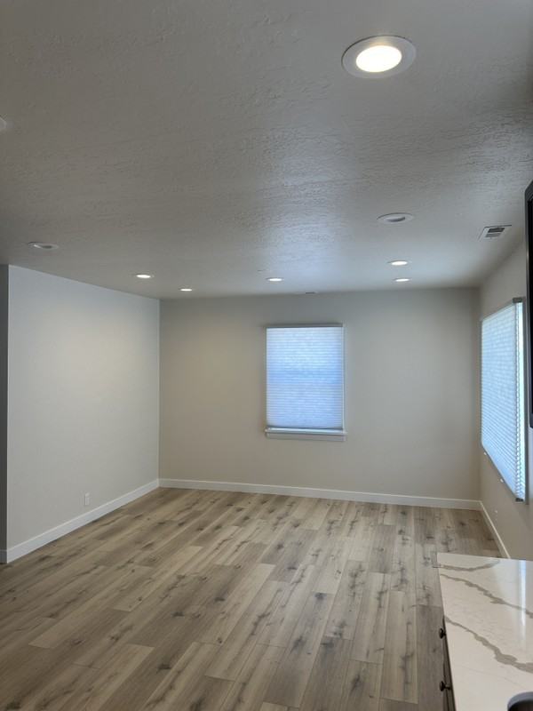 683 W 6th Ave - Photo 5 of 16