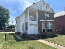 featured image of 121 W Lakeview Rd