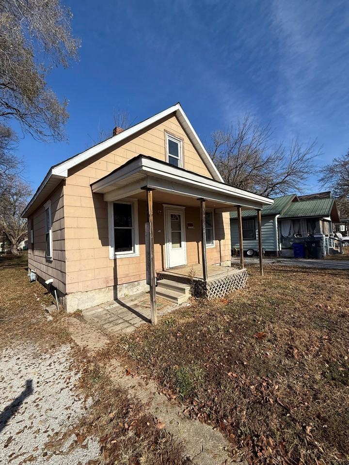 1286 E Vanderhoof St - Photo 2 of 20