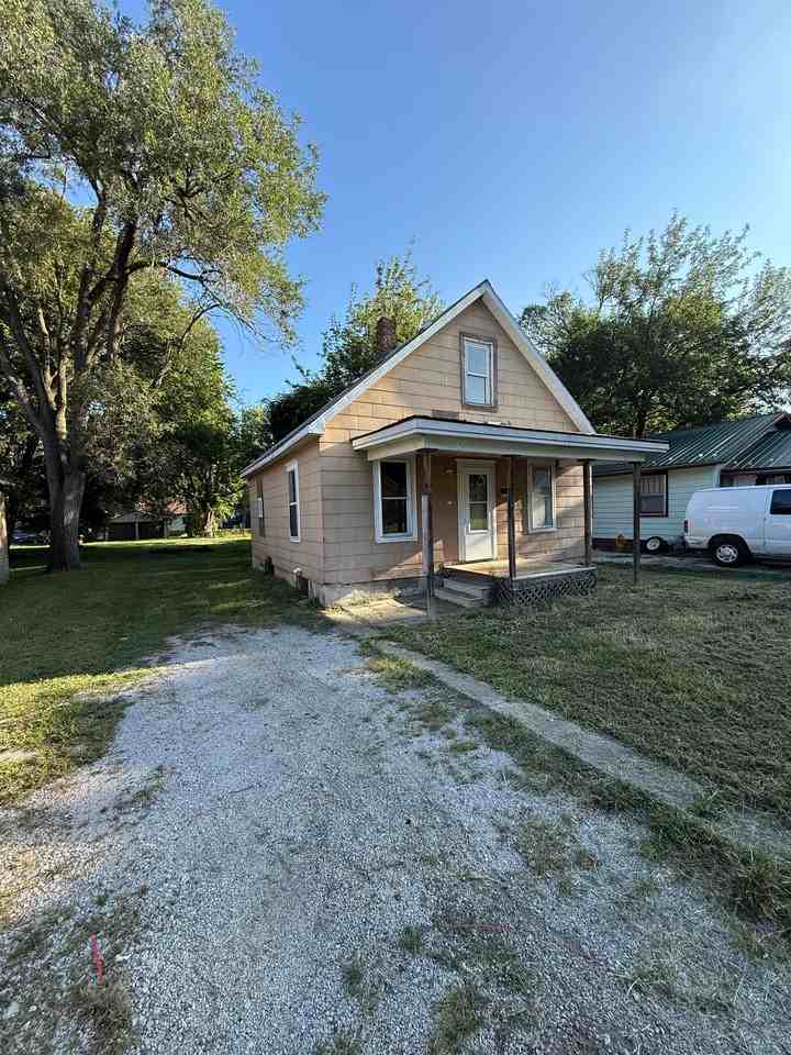 1286 E Vanderhoof St - Photo 5 of 20