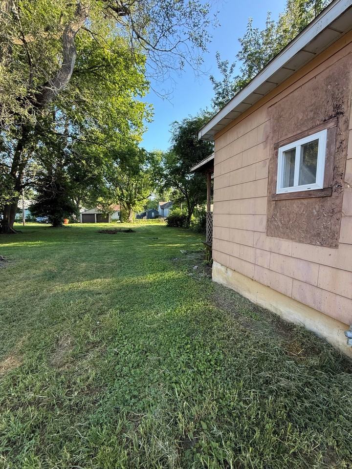 1286 E Vanderhoof St - Photo 7 of 20