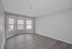 225 W 4th St #B14 - Photo 1 of 1