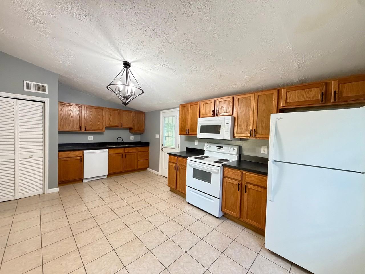 2511 S Ruston Ave - Photo 4 of 12