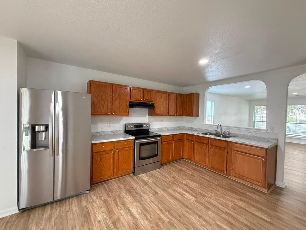 418 Golden Walk - Photo 3 of 20