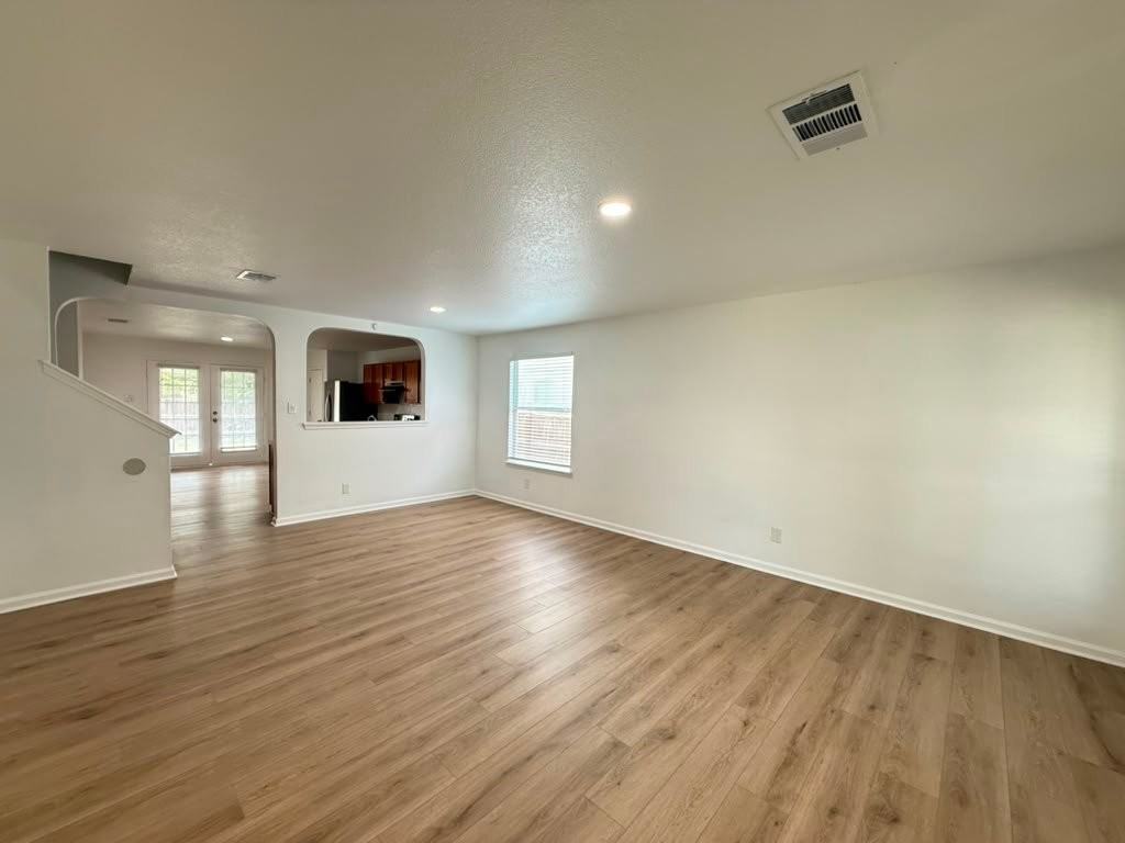 418 Golden Walk - Photo 4 of 20
