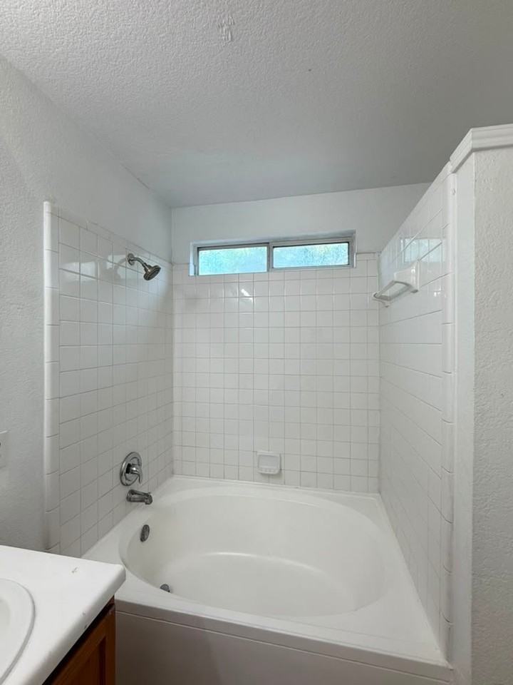 418 Golden Walk - Photo 6 of 20