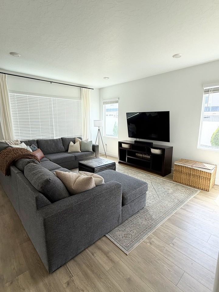 3885 Wn - Photo 2 of 13