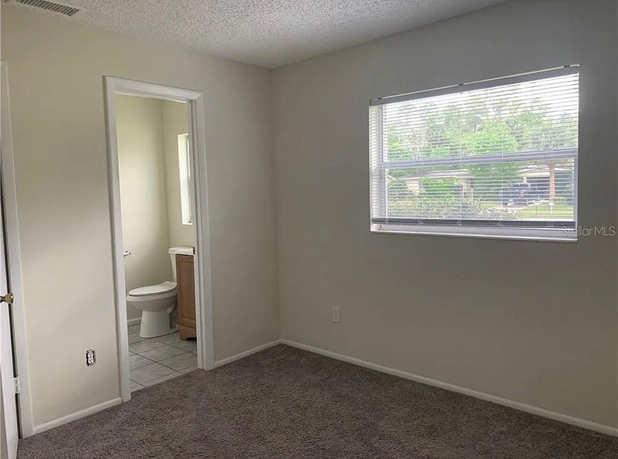 120 Continental Blvd - Photo 4 of 11