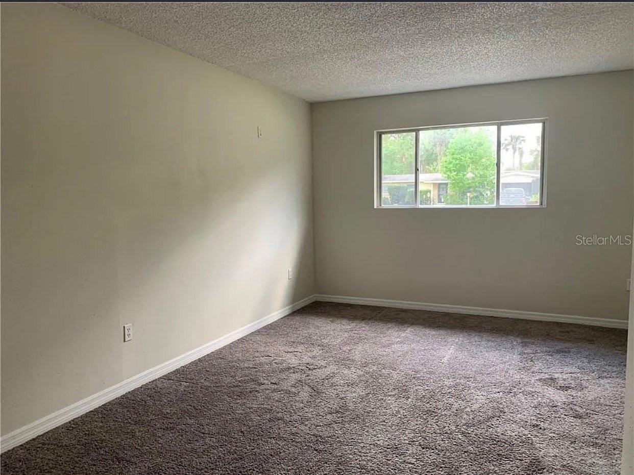 120 Continental Blvd - Photo 6 of 11