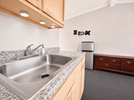 featured image of 656 N High St