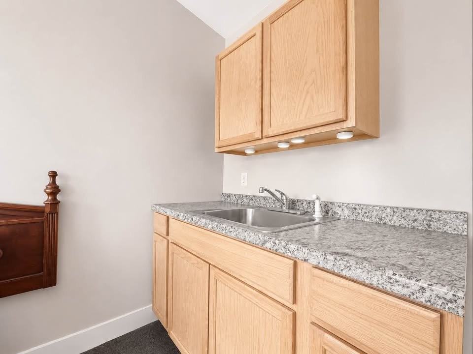 656 N High St - Photo 2 of 10