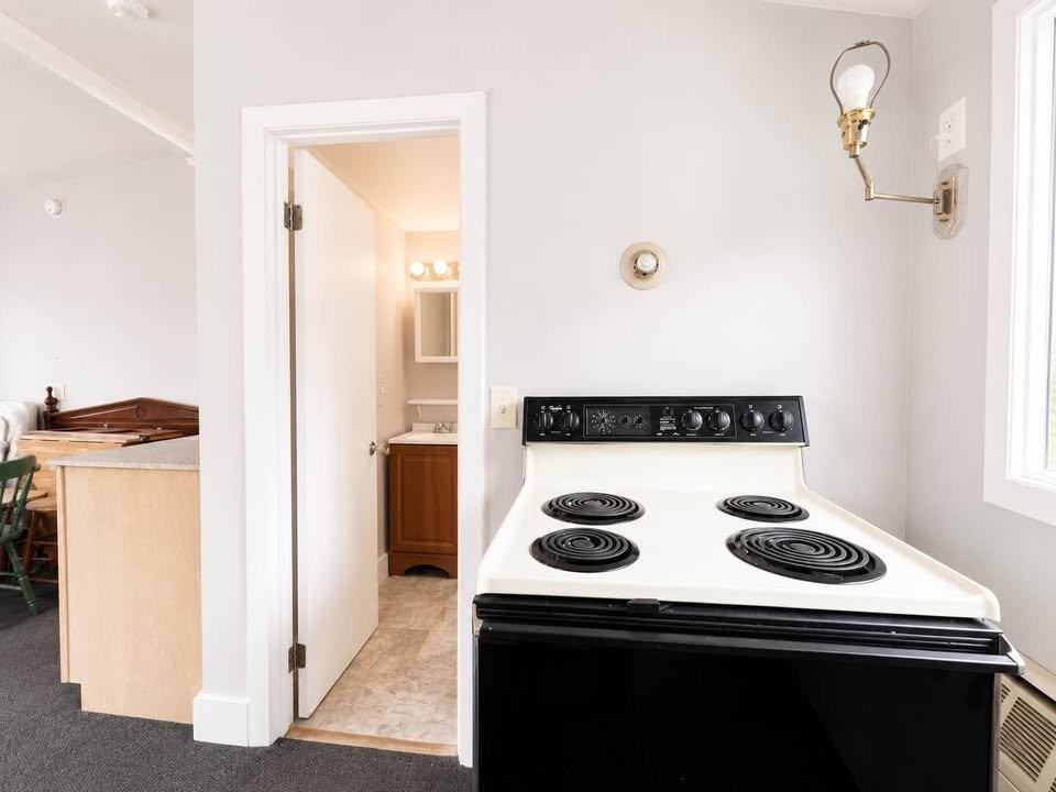 656 N High St - Photo 5 of 10