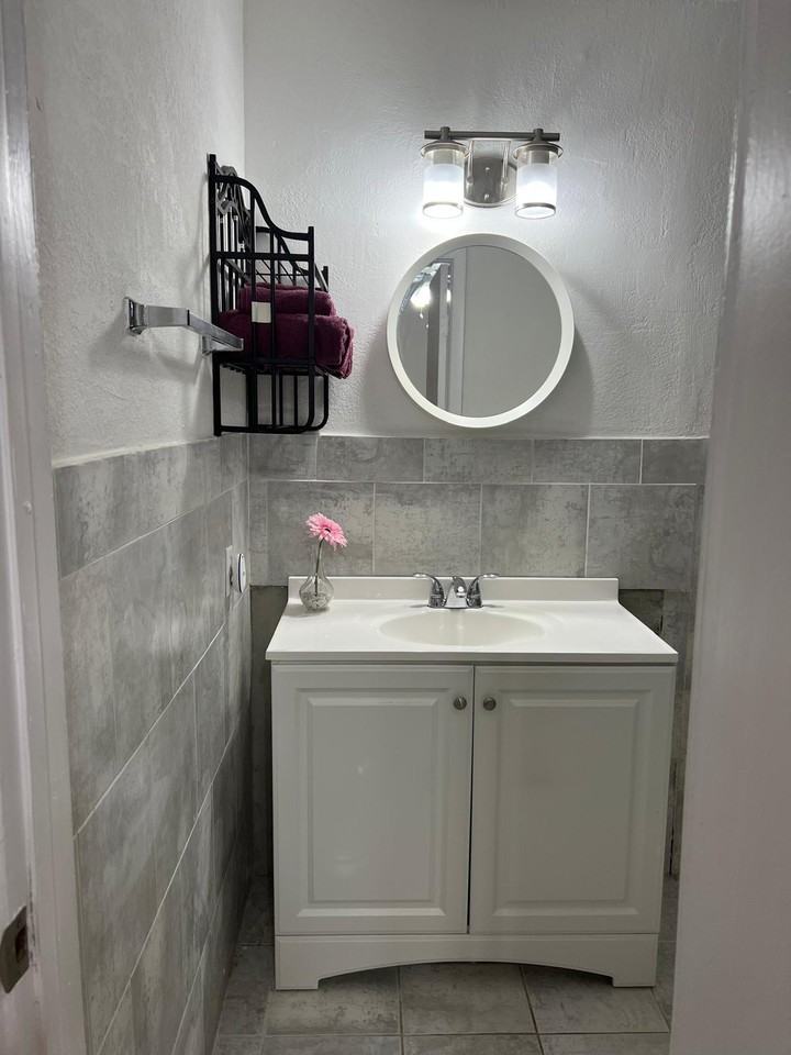 Capilla Ct #A - Photo 4 of 8