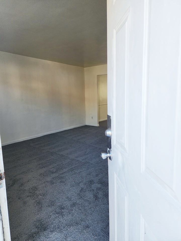 2601 N Heald St - Photo 6 of 43