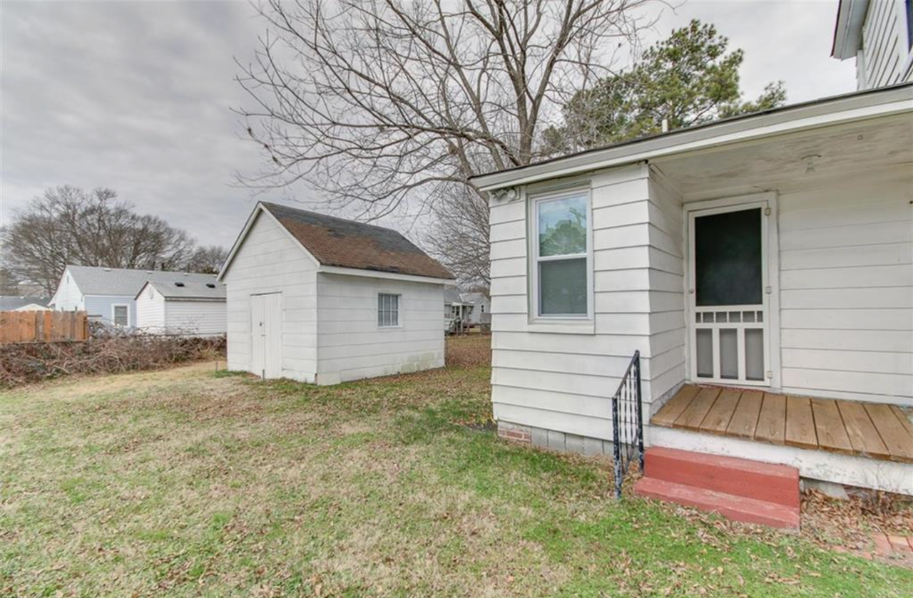 742 Potomac Ave - Photo 6 of 8