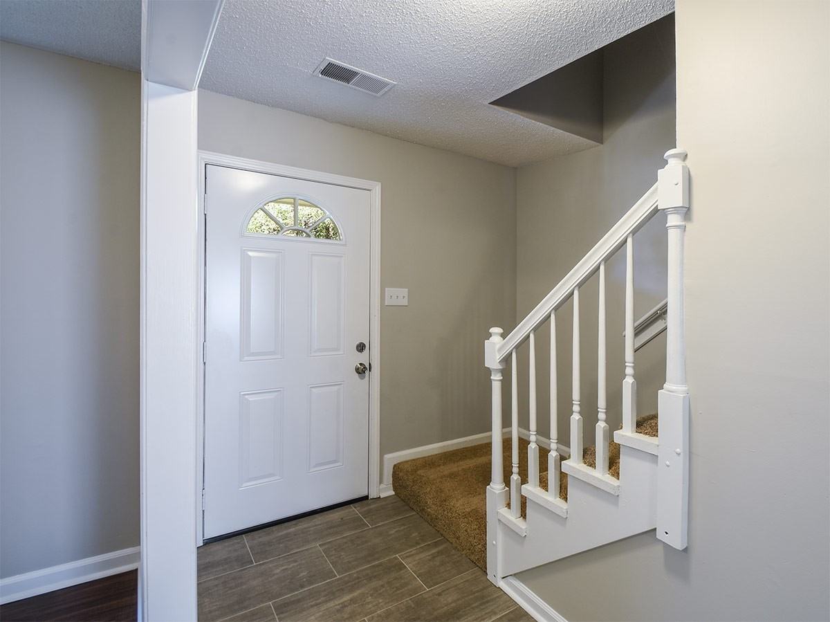 3046 Ridgeway Rd - Photo 3 of 16