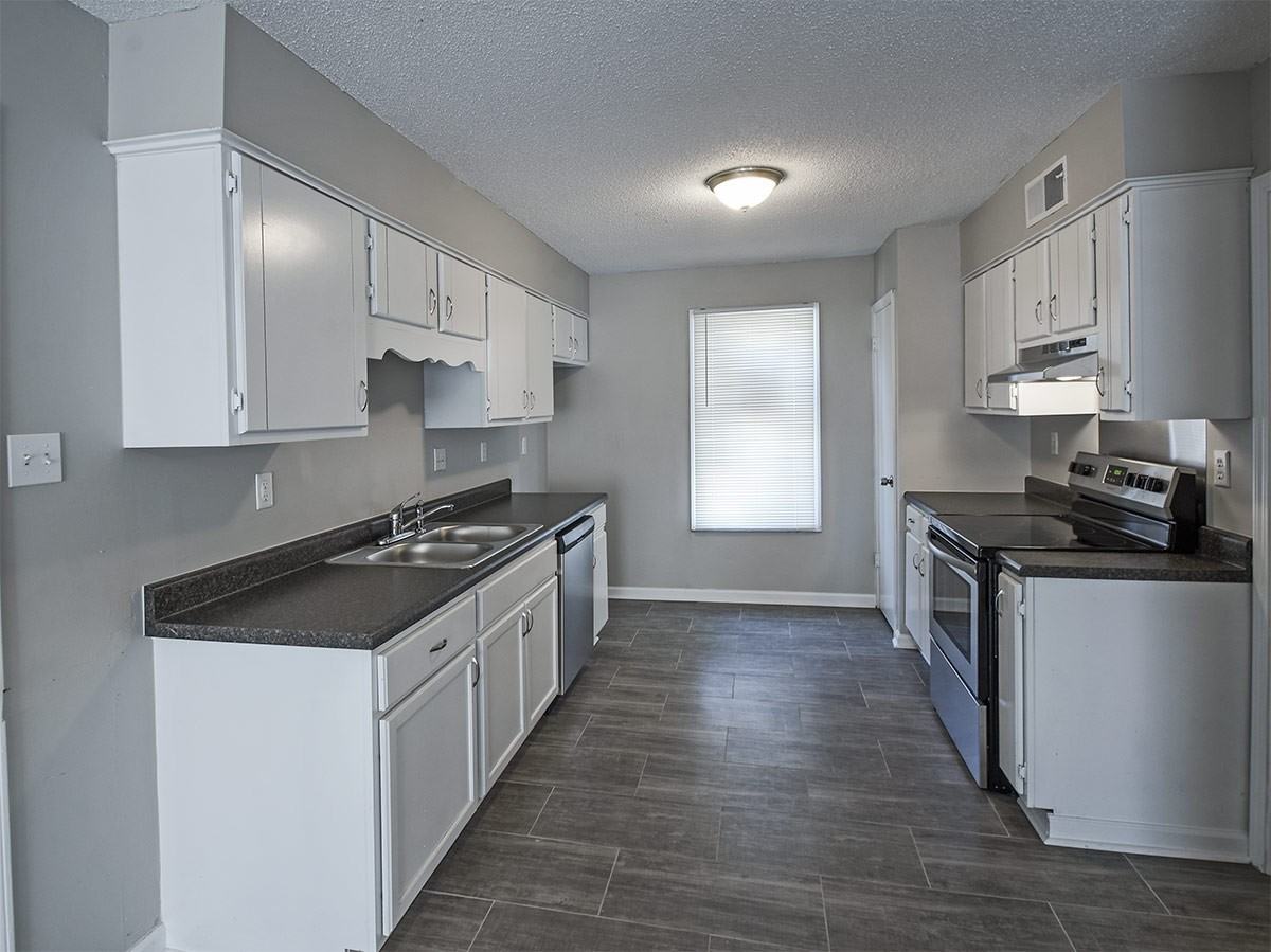 3046 Ridgeway Rd - Photo 5 of 16