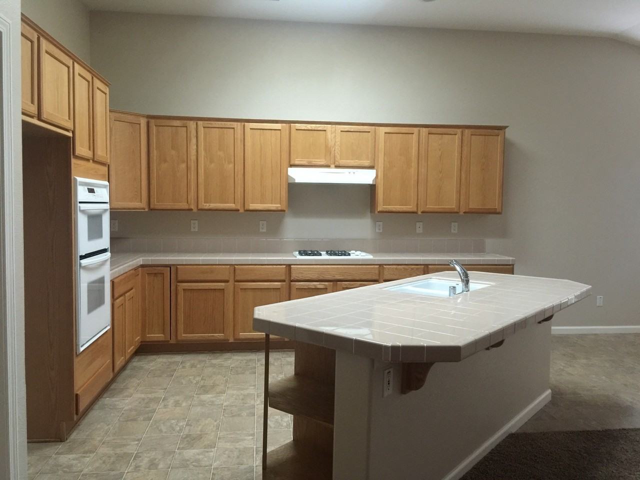 6102 W Seeger Ct - Photo 5 of 14