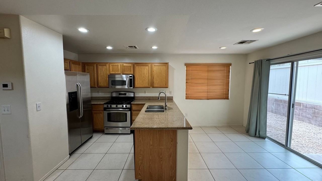 9967 Carrizo Springs Ave - Photo 4 of 28