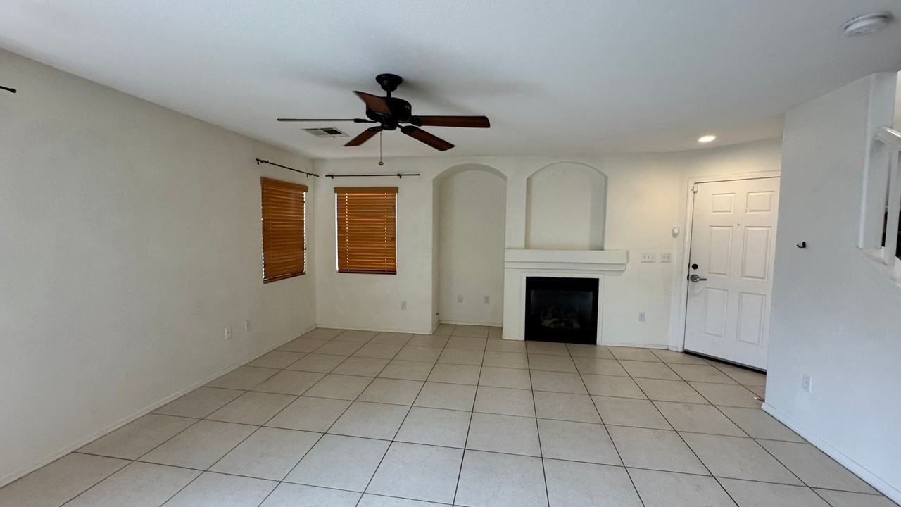 9967 Carrizo Springs Ave - Photo 5 of 28