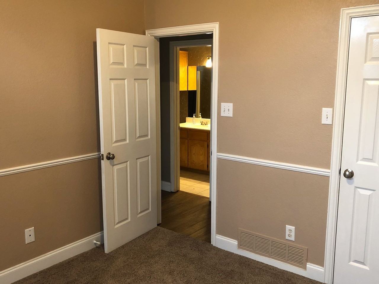 2123 Millwood Dr - Photo 2 of 11