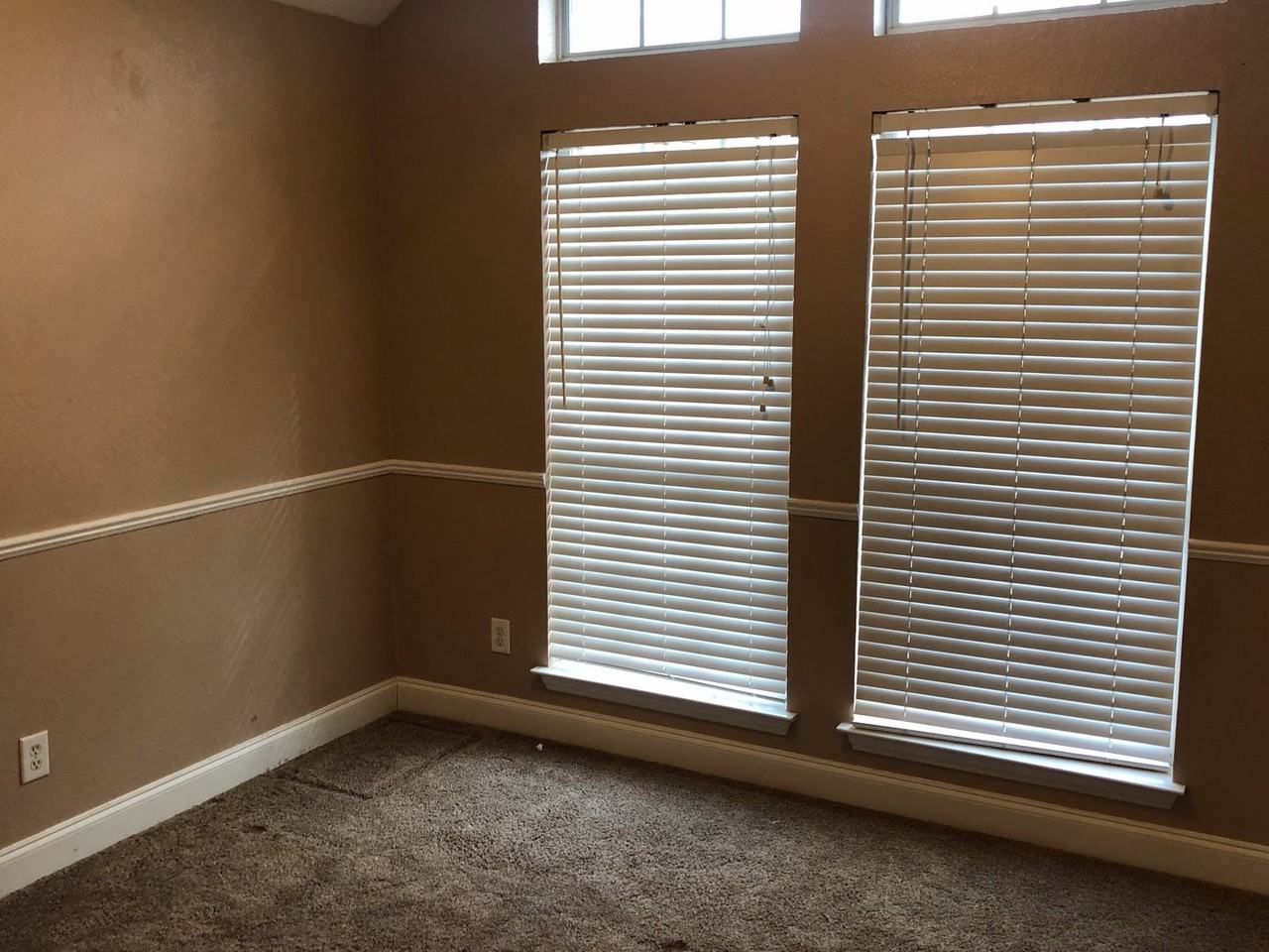 2123 Millwood Dr - Photo 3 of 11