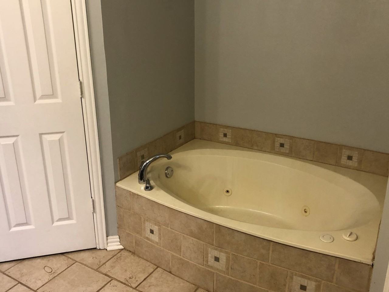 2123 Millwood Dr - Photo 5 of 11
