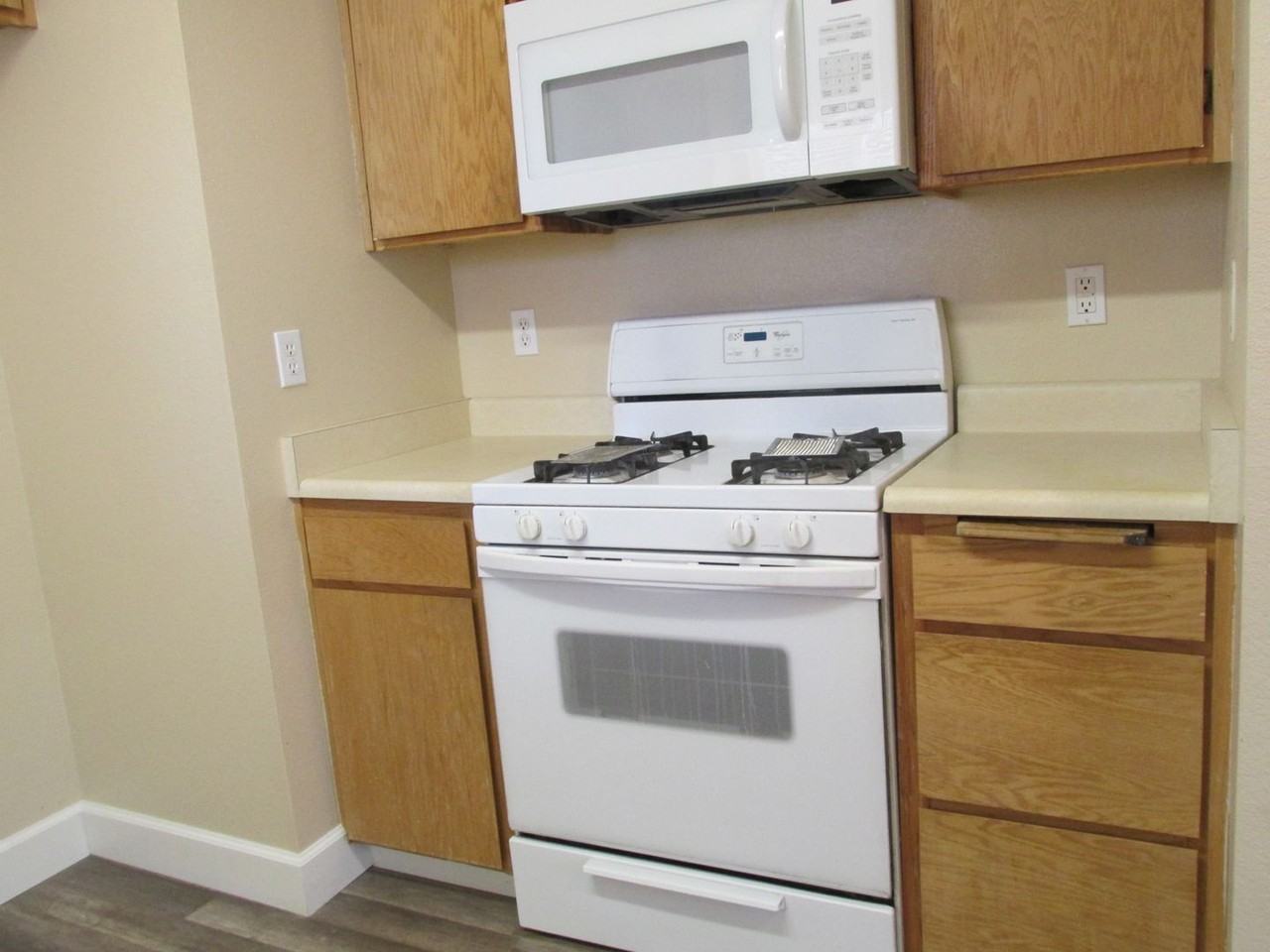 55 Emerald Ct - Photo 4 of 7