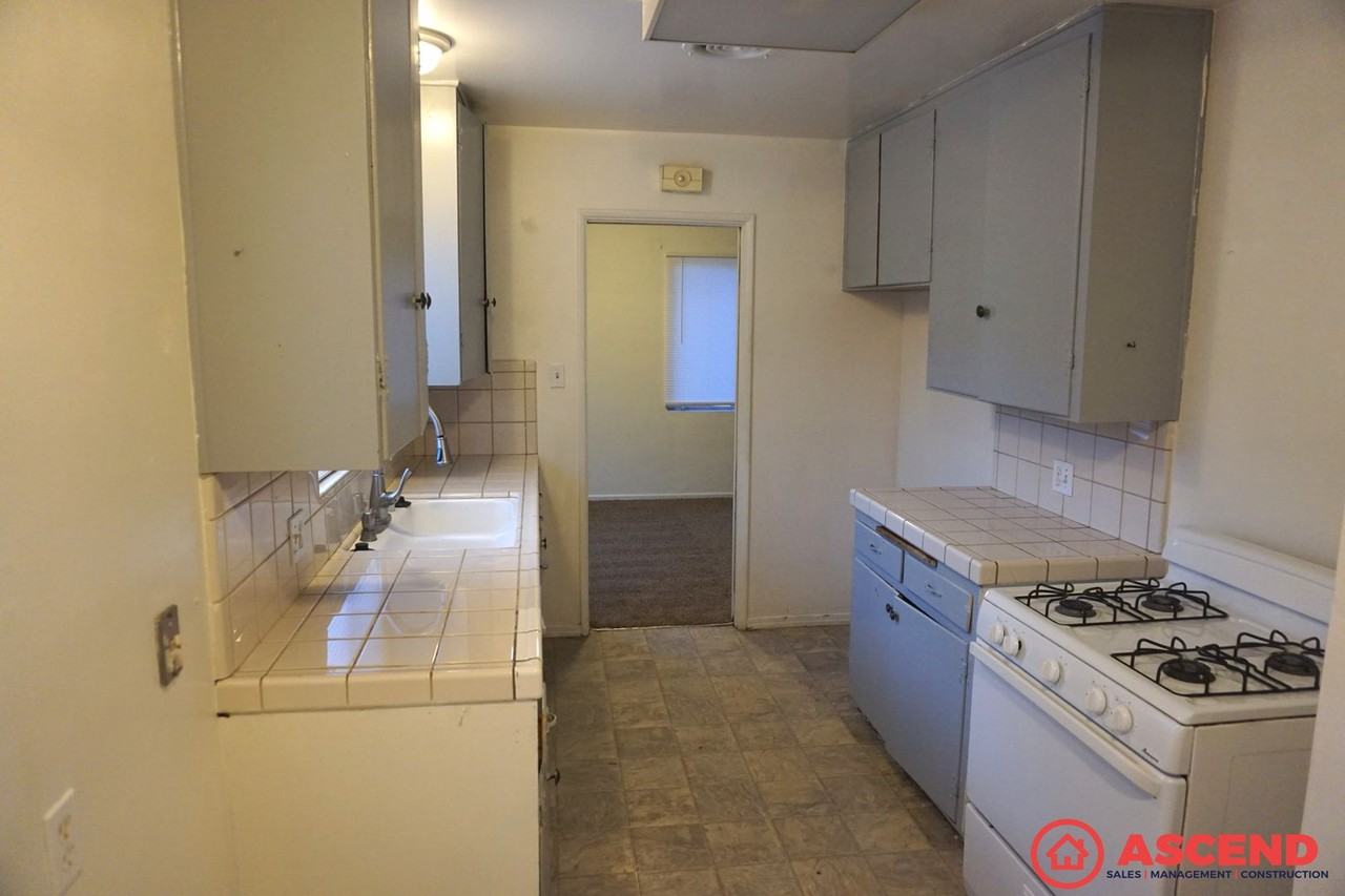 2112 Kingston Pl - Photo 5 of 14