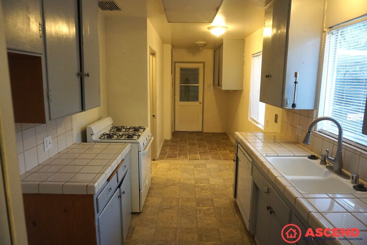 2112 Kingston Pl - Photo 6 of 14