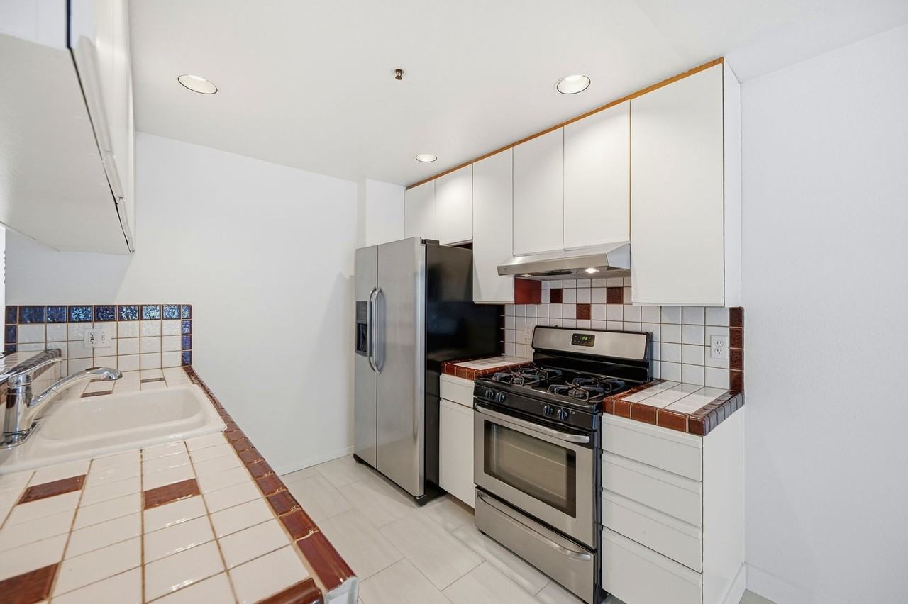 3301 Mission St #302 - Photo 5 of 18