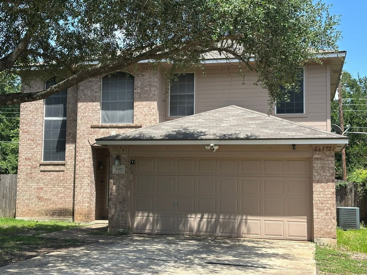 1917 White Oak Cir - Photo 2 of 23