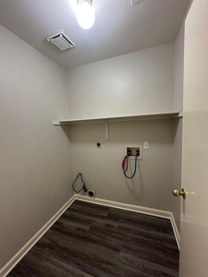 1917 White Oak Cir - Photo 4 of 23