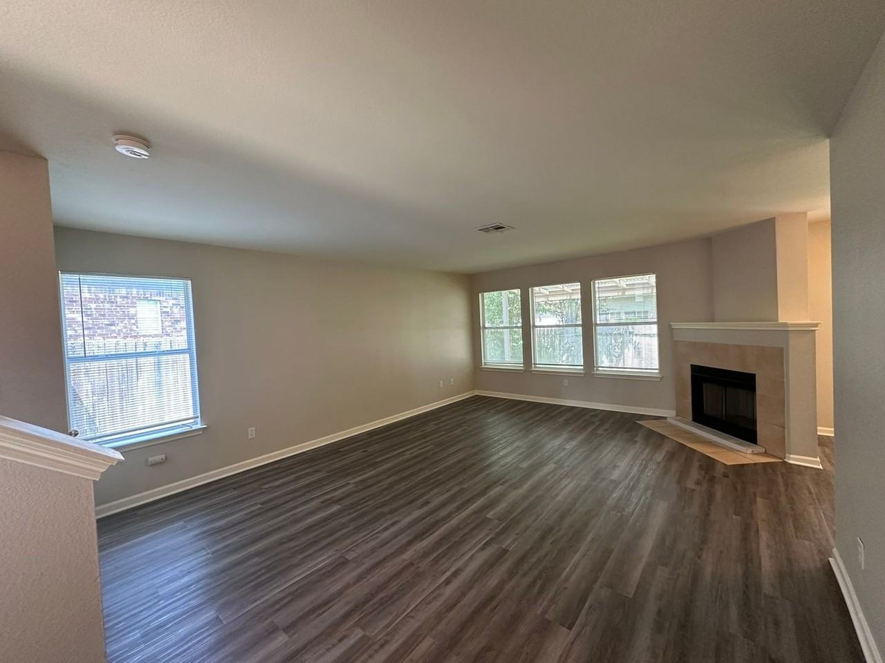 1917 White Oak Cir - Photo 7 of 23