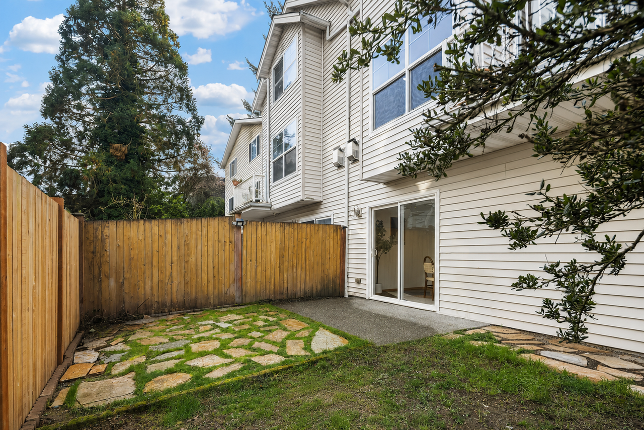 14338B Lenora Pl N - Photo 3 of 14