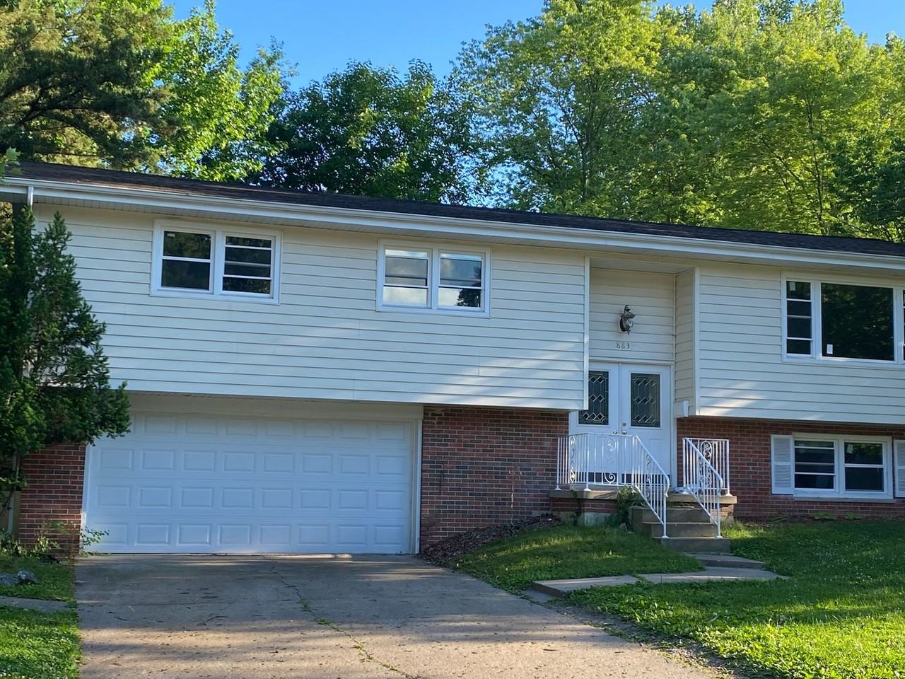 883 Roanoke Dr - Photo 2 of 44