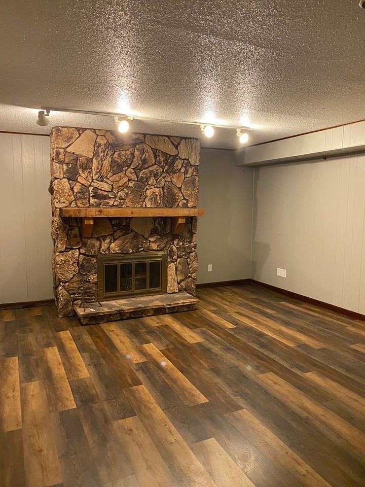 883 Roanoke Dr - Photo 6 of 44