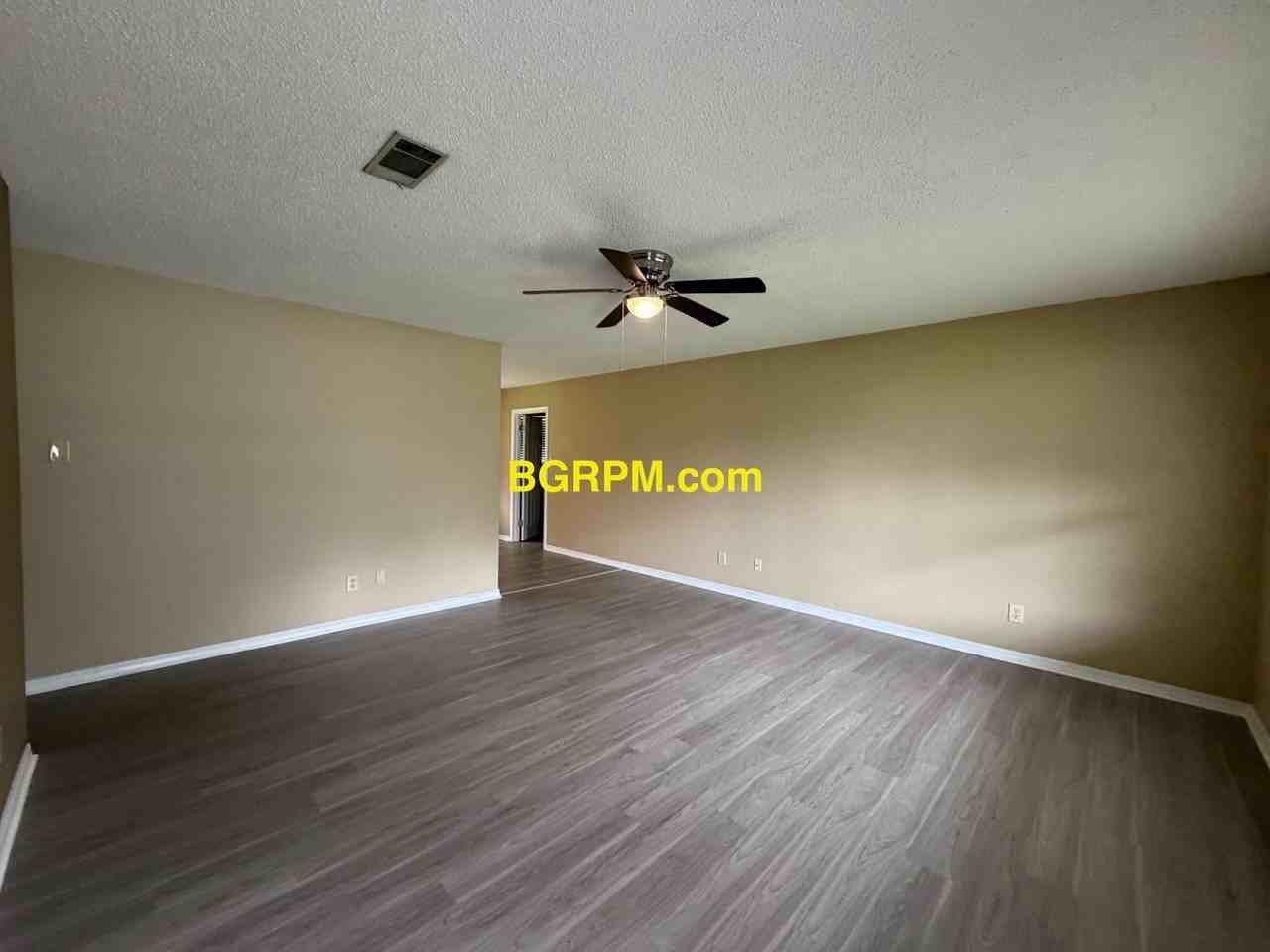 20 Parkview Dr - Photo 2 of 10