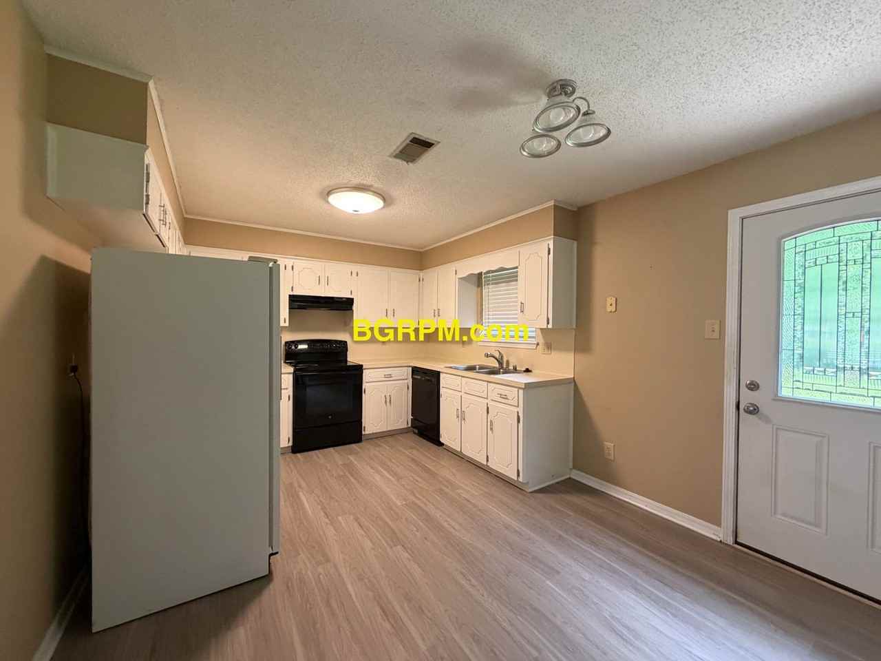 20 Parkview Dr - Photo 3 of 10
