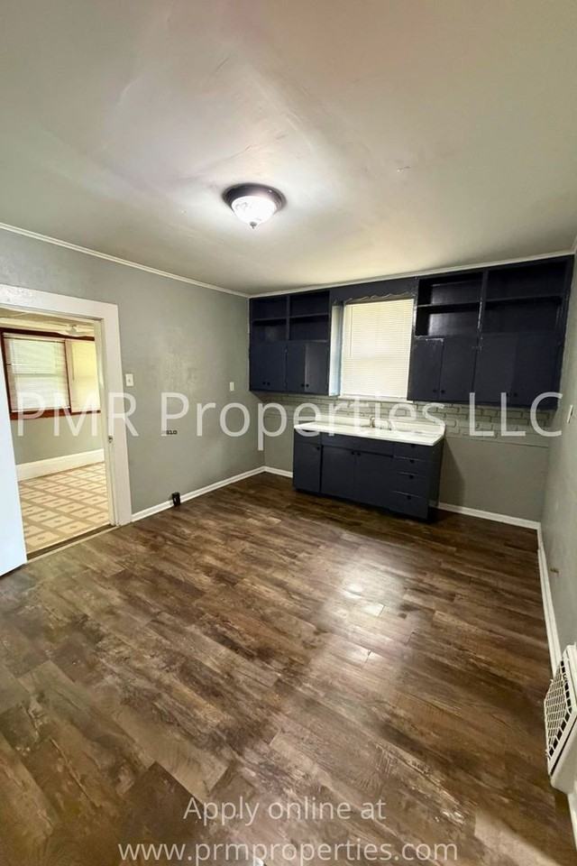 2201 S 11th St - Photo 2 of 8