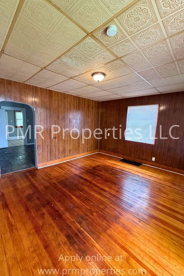 2201 S 11th St - Photo 4 of 8