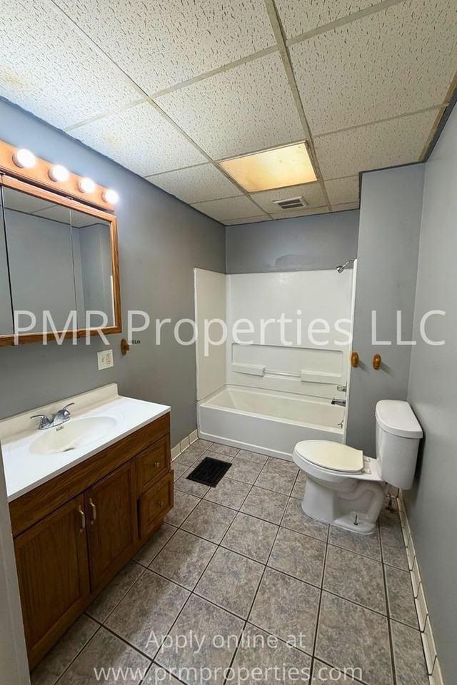2201 S 11th St - Photo 6 of 8