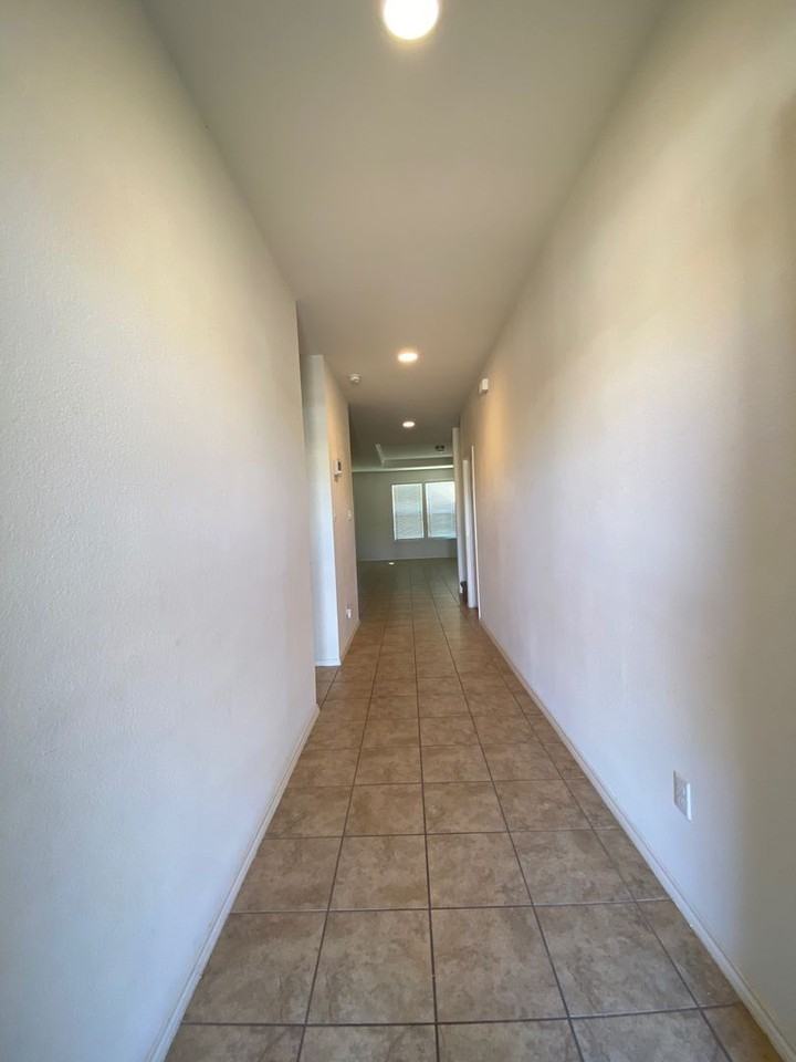 408 E Vega Ln - Photo 2 of 18