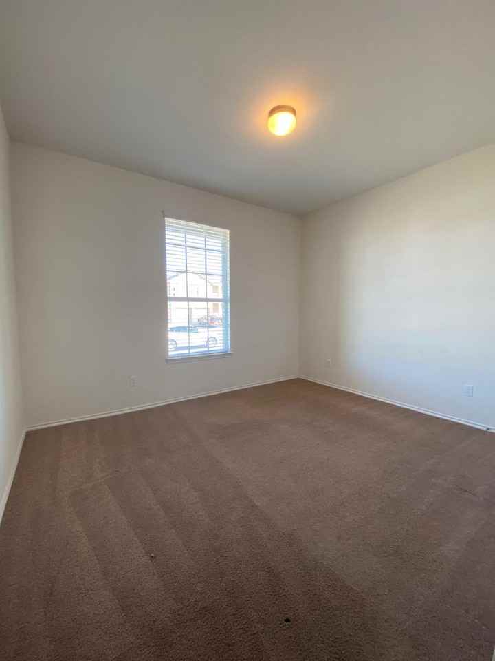 408 E Vega Ln - Photo 3 of 18