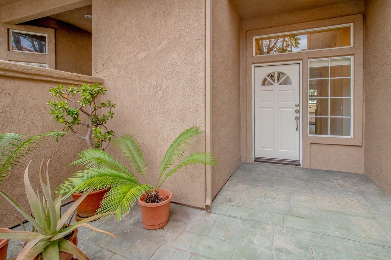 11066 Portobelo Dr - Photo 3 of 35