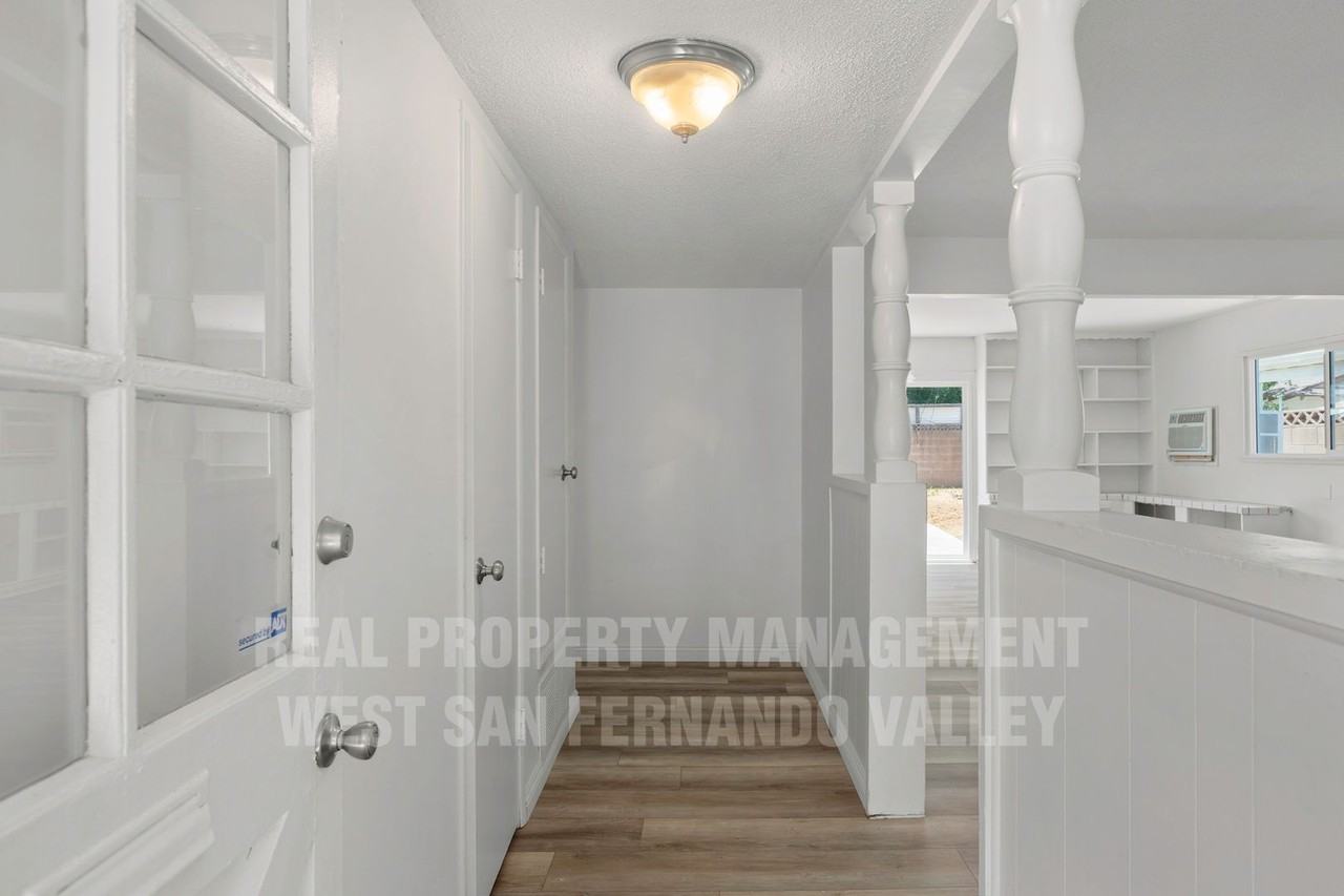 7749 Kentland Ave - Photo 4 of 34