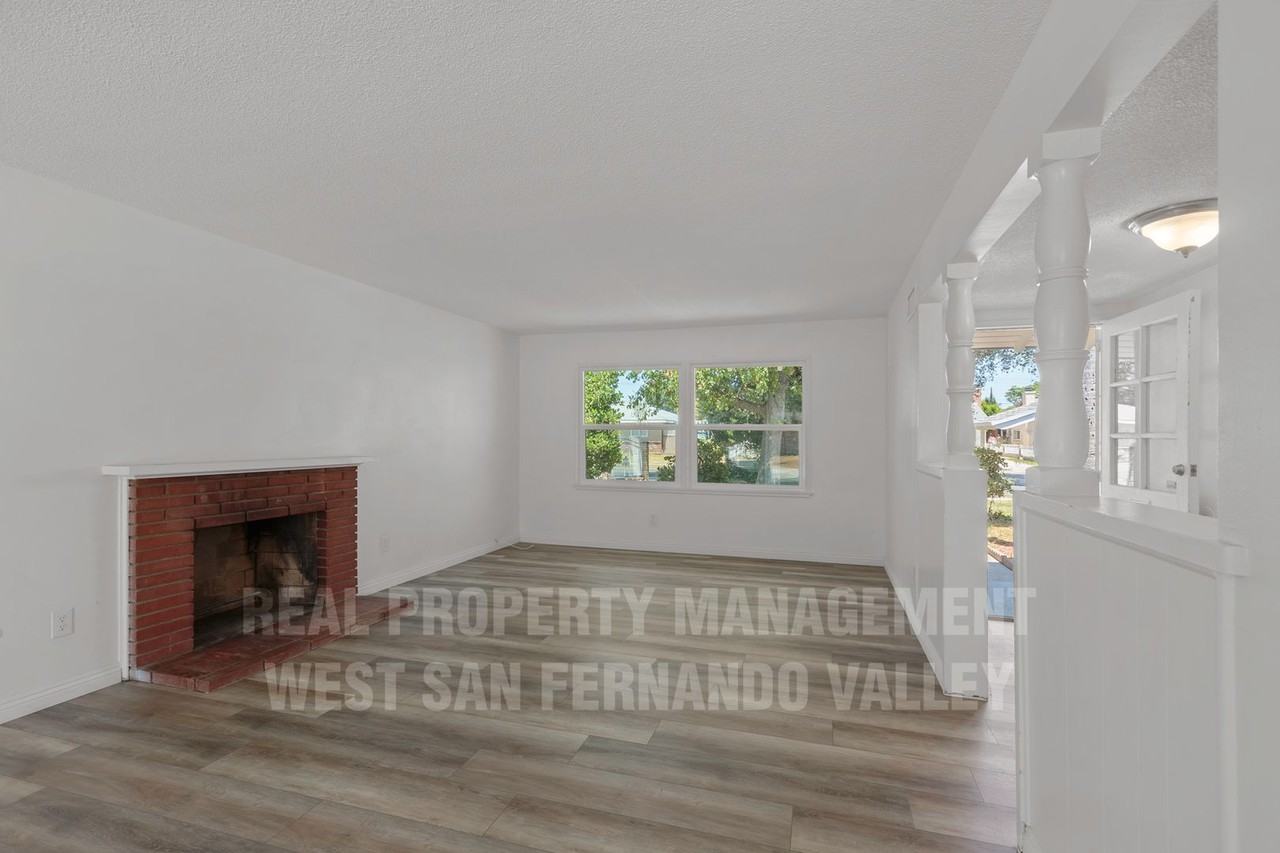 7749 Kentland Ave - Photo 6 of 34