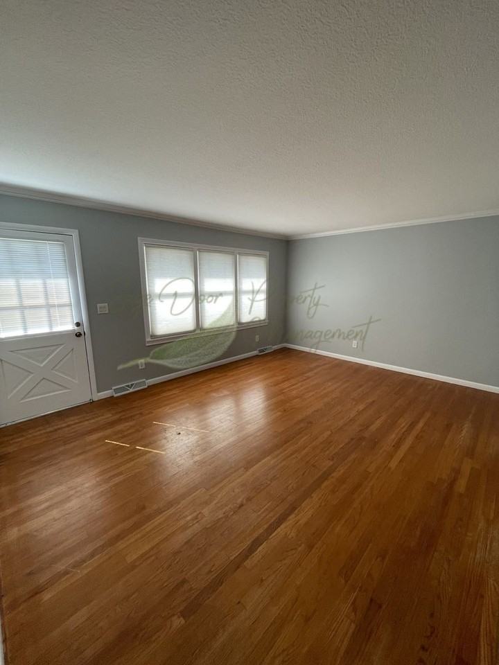805 Sw Lea Dr - Photo 2 of 15