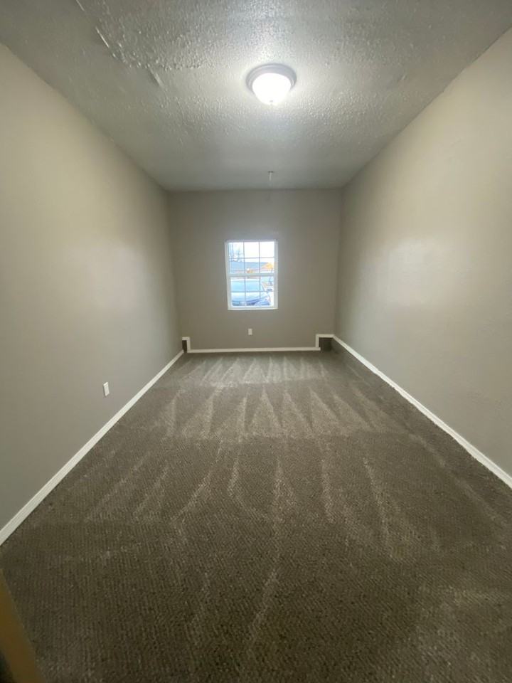 904 Craig Dr - Photo 2 of 13